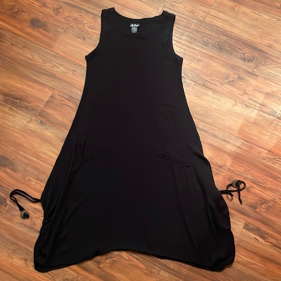 Pretty Nu-Look Crepe Sleeveless Maxi-Dress - Picture 1 of 5